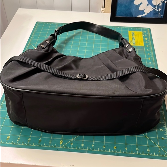 Sleek Mosey Black Crossbody and Shoulder Bag - Picture 4 of 15